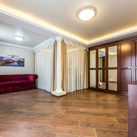 Шикарная Квартира Возле Костёла В Центре 키예프 외부 사진