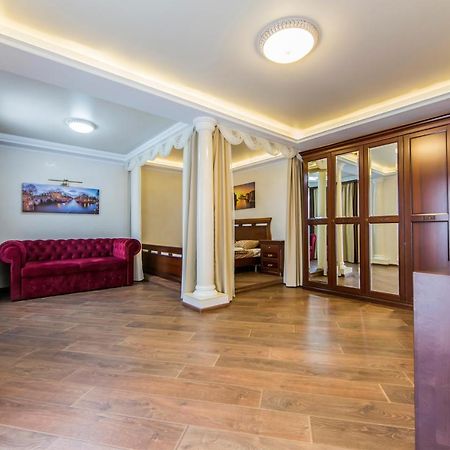 Шикарная Квартира Возле Костёла В Центре 키예프 외부 사진